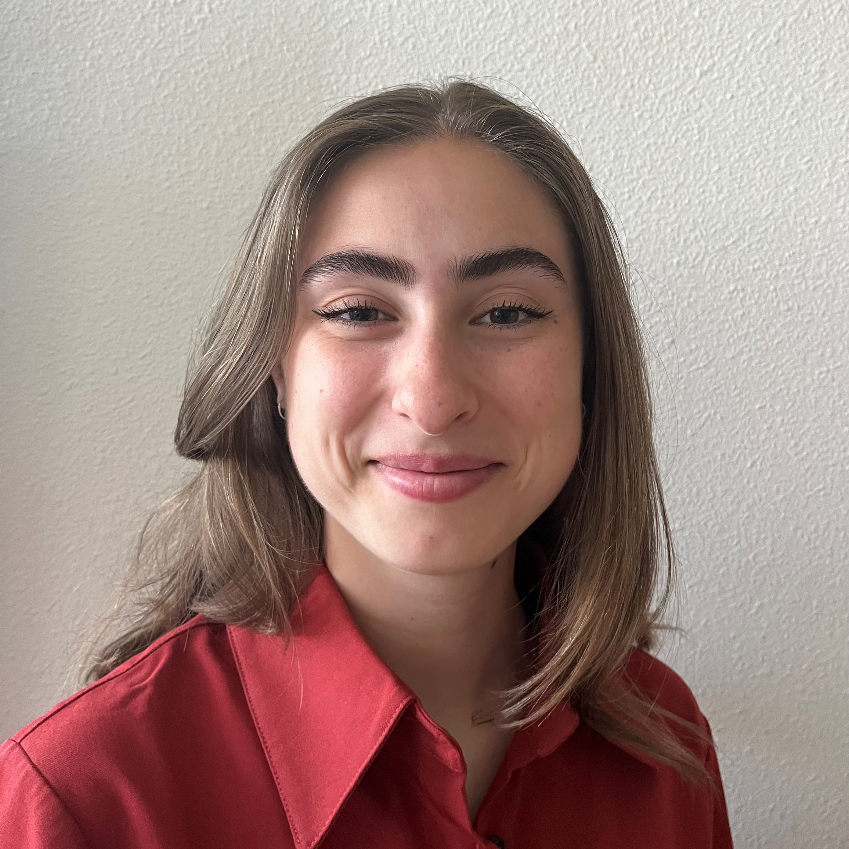 Alessi Ayvaz Headshot